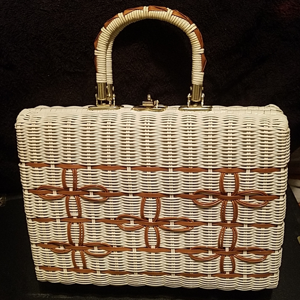 (Mint) Vintage Marchioness Box Purse. Like New.